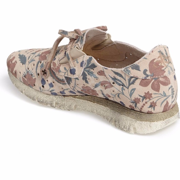 New! OTBT Women's Lunar Sneaker, Bone Leather - Picture 2 of 7